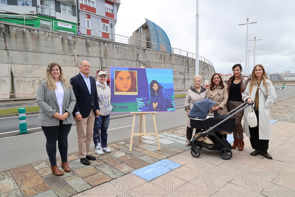 Imagen noticia DEJAMOS LA HUELLA DE LAS LETRAS GALEGAS CON UN MURAL DE LUÍSA VILLALTA EN EL PASEO MARÍTIMO DE A CORUÑA